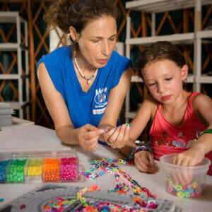 Mohawk_Day_Camp-Activities-Creative_Arts_Jewelry